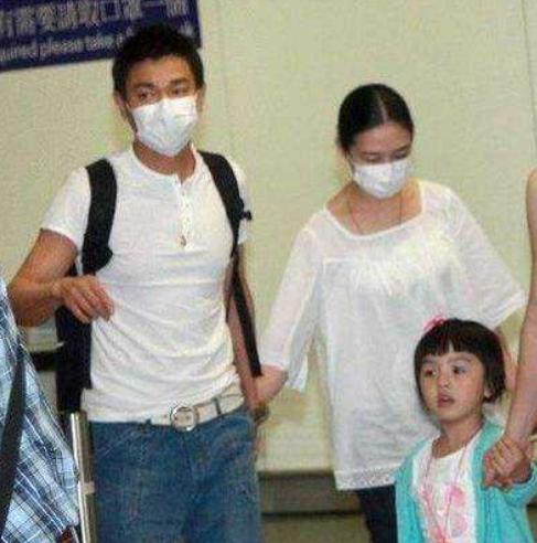 女儿生病住院了还在直播？牺牲家庭30余年，刘德华仍难挡事业心