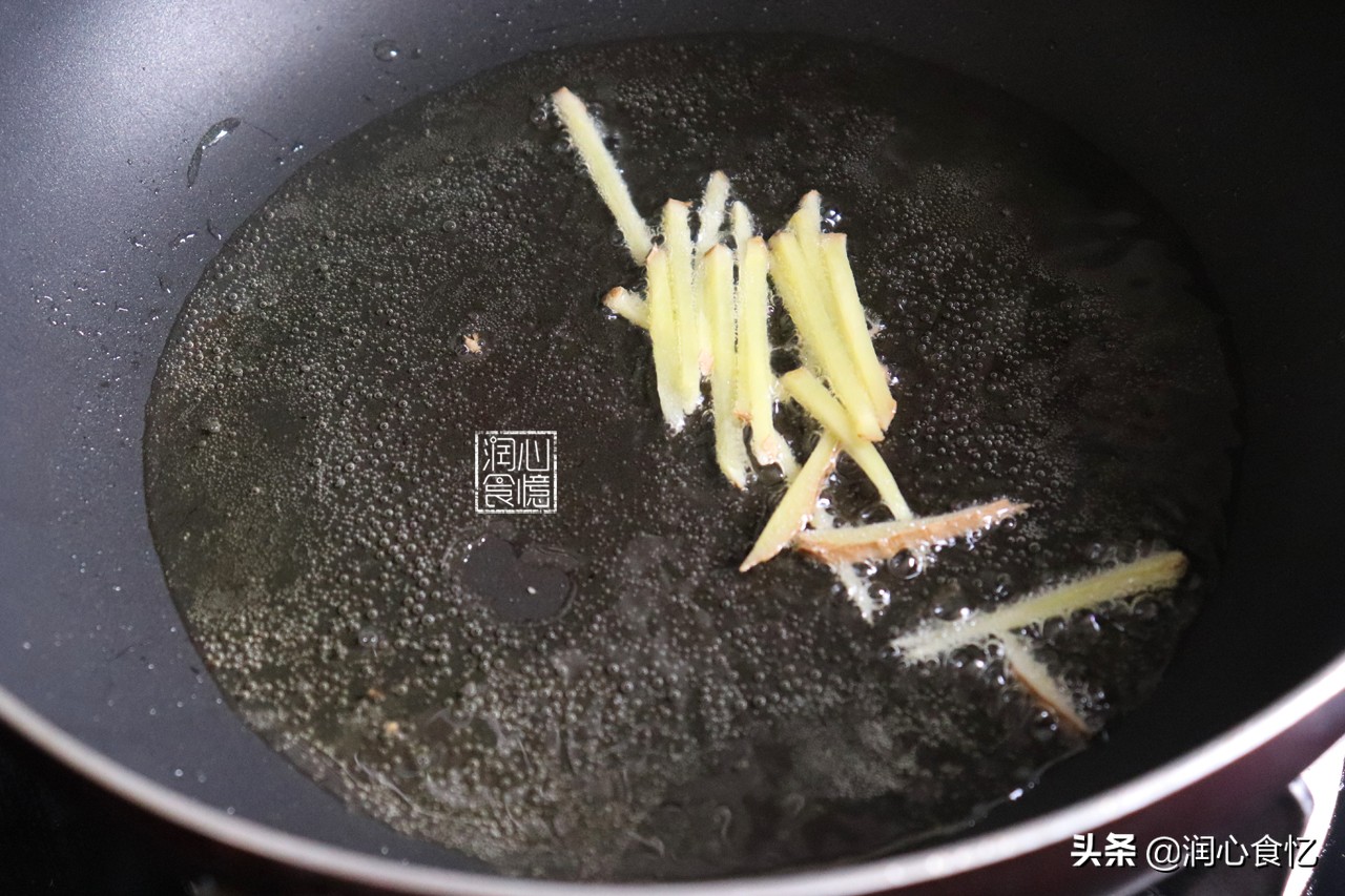 裹上面粉煎带鱼不粘锅不破皮,煎带鱼吃怎么样才能让带鱼不粘锅