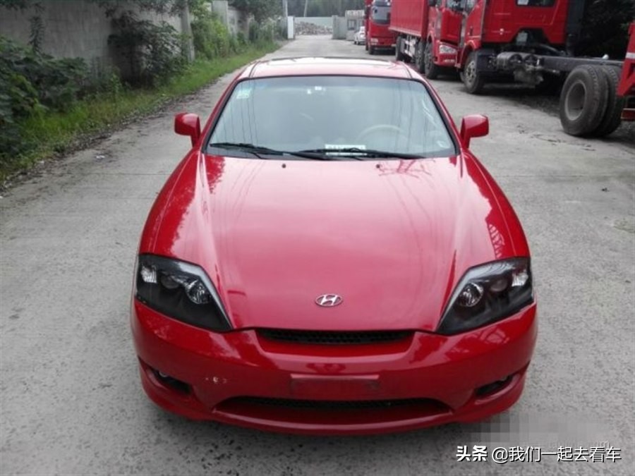 农村小伙花14万买新车,农村小伙花50万买跑车