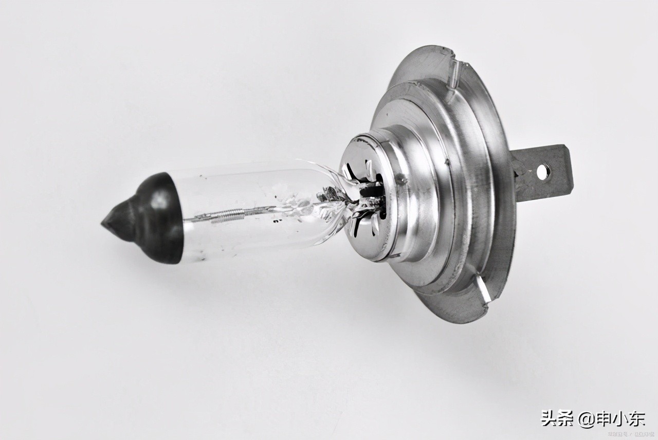 led大灯75w跟卤素灯55w有什么区别,55w的卤素灯相当于几w的led大灯