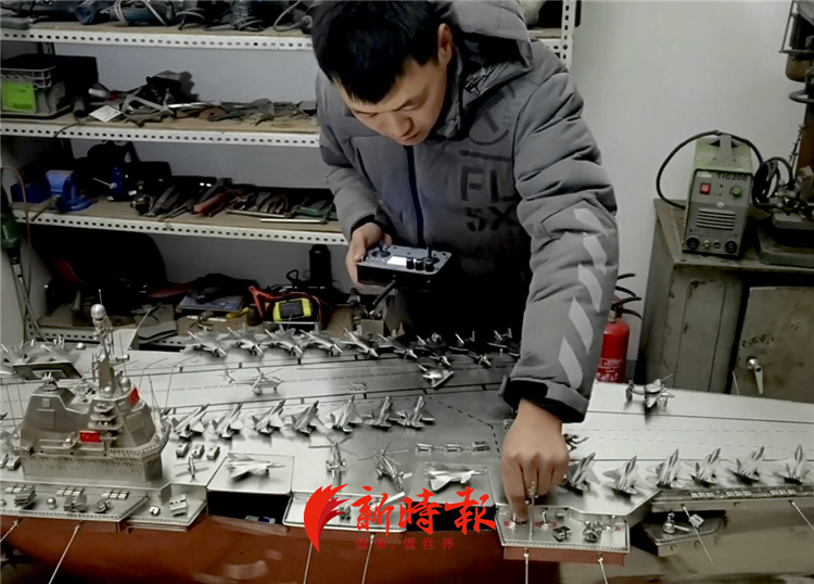 船锚、雷达、飞机都能动！焊接工三年磨一“舰”，为儿子自制独一无二的礼物