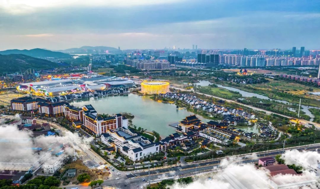 全网最火的大型过山车,融创过山车倒挂视频