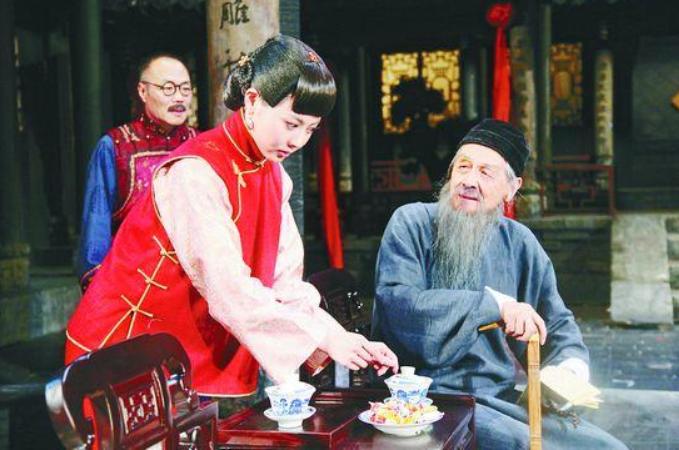 19岁潜伏，63岁饰演姜子牙，“七一勋章”获得者蓝天野有多牛？