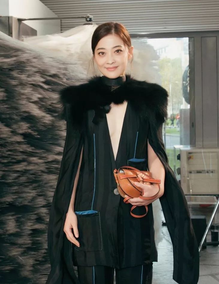 当代女生包包一般多少钱,女子买名牌包完整版