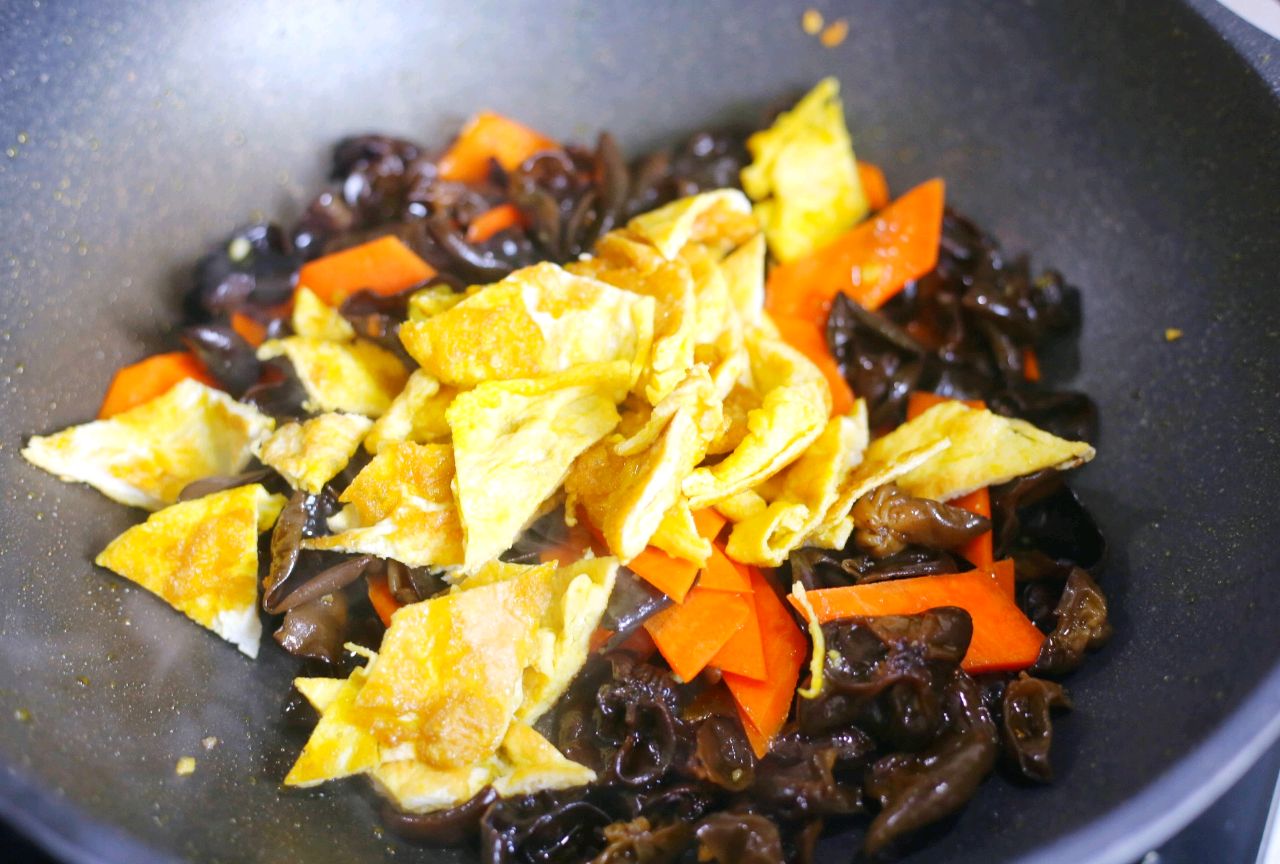 黄瓜胡萝卜木耳炒鸡蛋虾仁做法,木耳黄瓜炒鸡蛋做法减脂