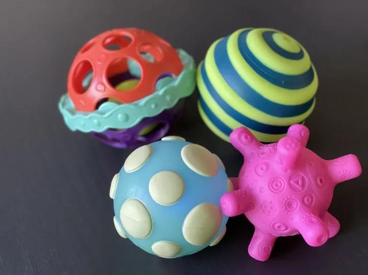 球类玩具益智,亲子球类游戏踢球玩法