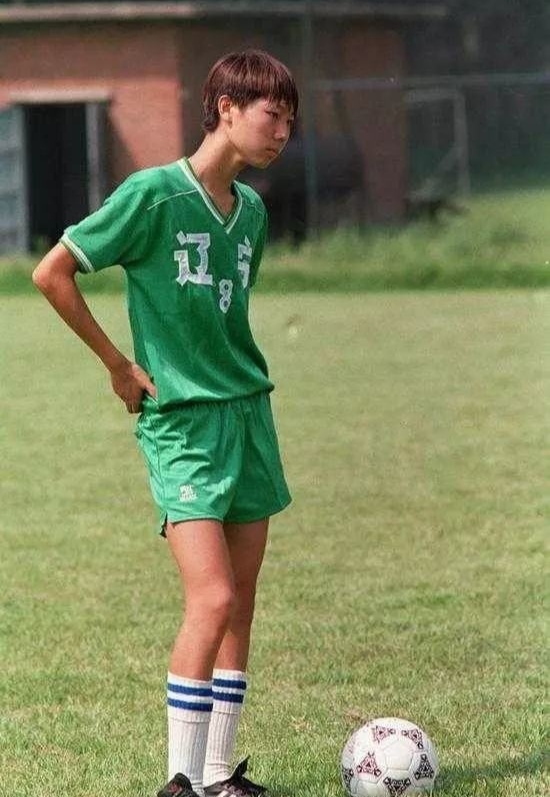 国足主帅李铁吹头发搞笑系列,国足主教练吹头发指挥原视频