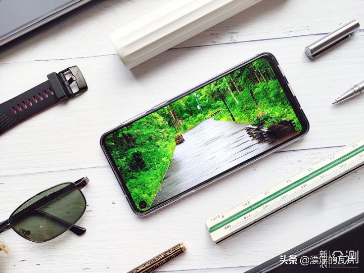 三星galaxya8s参数配置详情,三星a8s有哪些优缺点