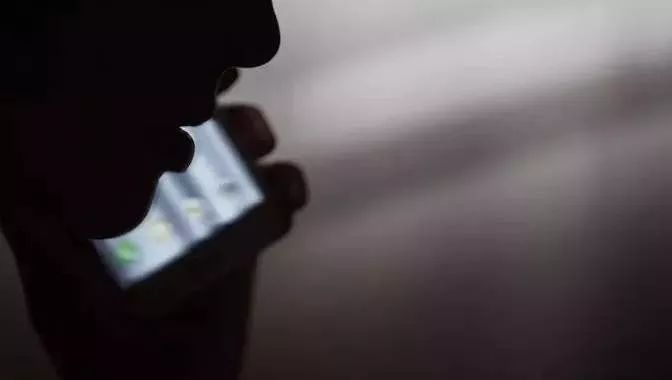 女子被婚恋网认识的男友骗走47万,53男子8年交往20多名女友骗近700万