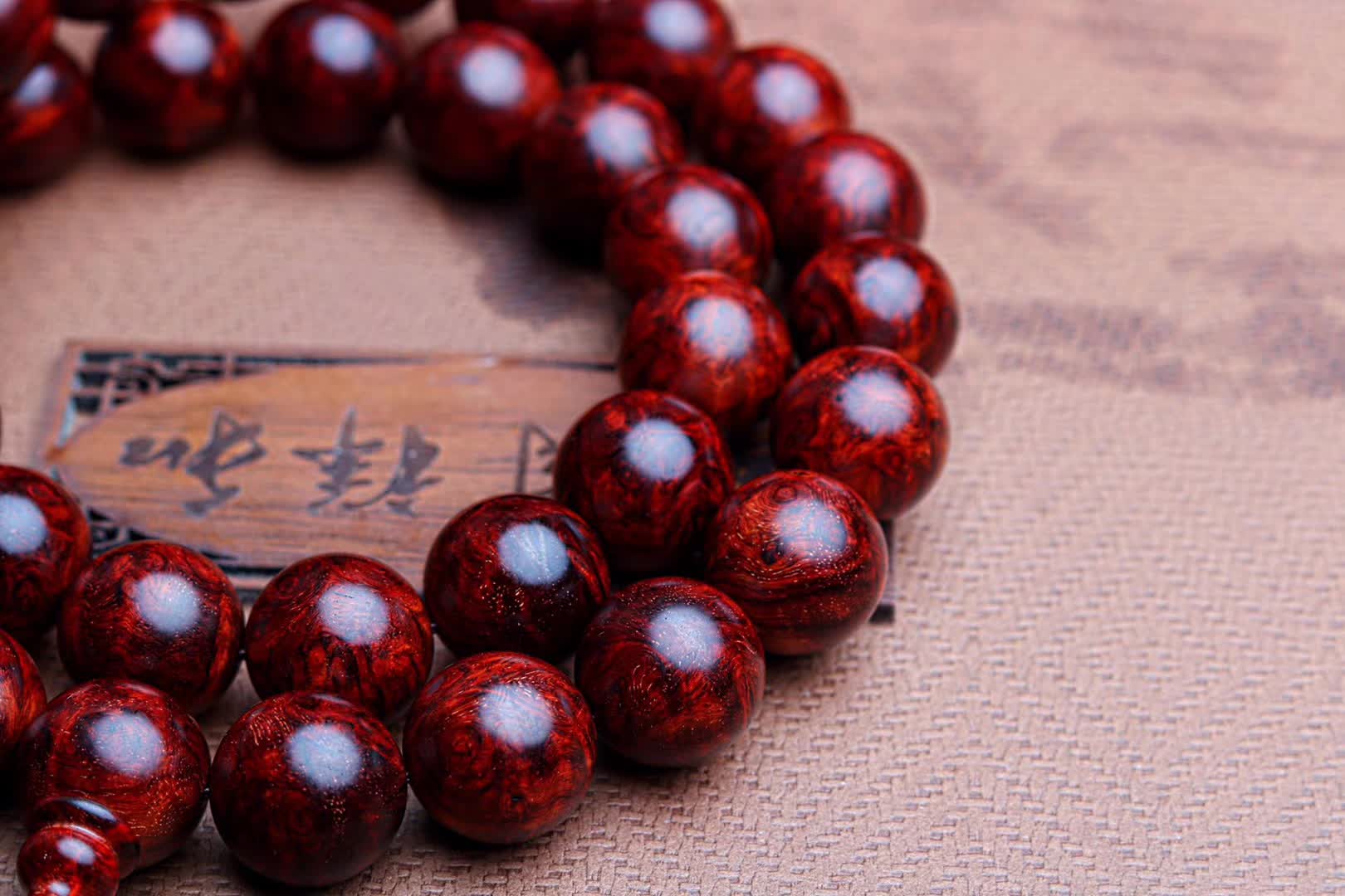 花梨木手串开裂怎么办,红木手串开裂什么原因