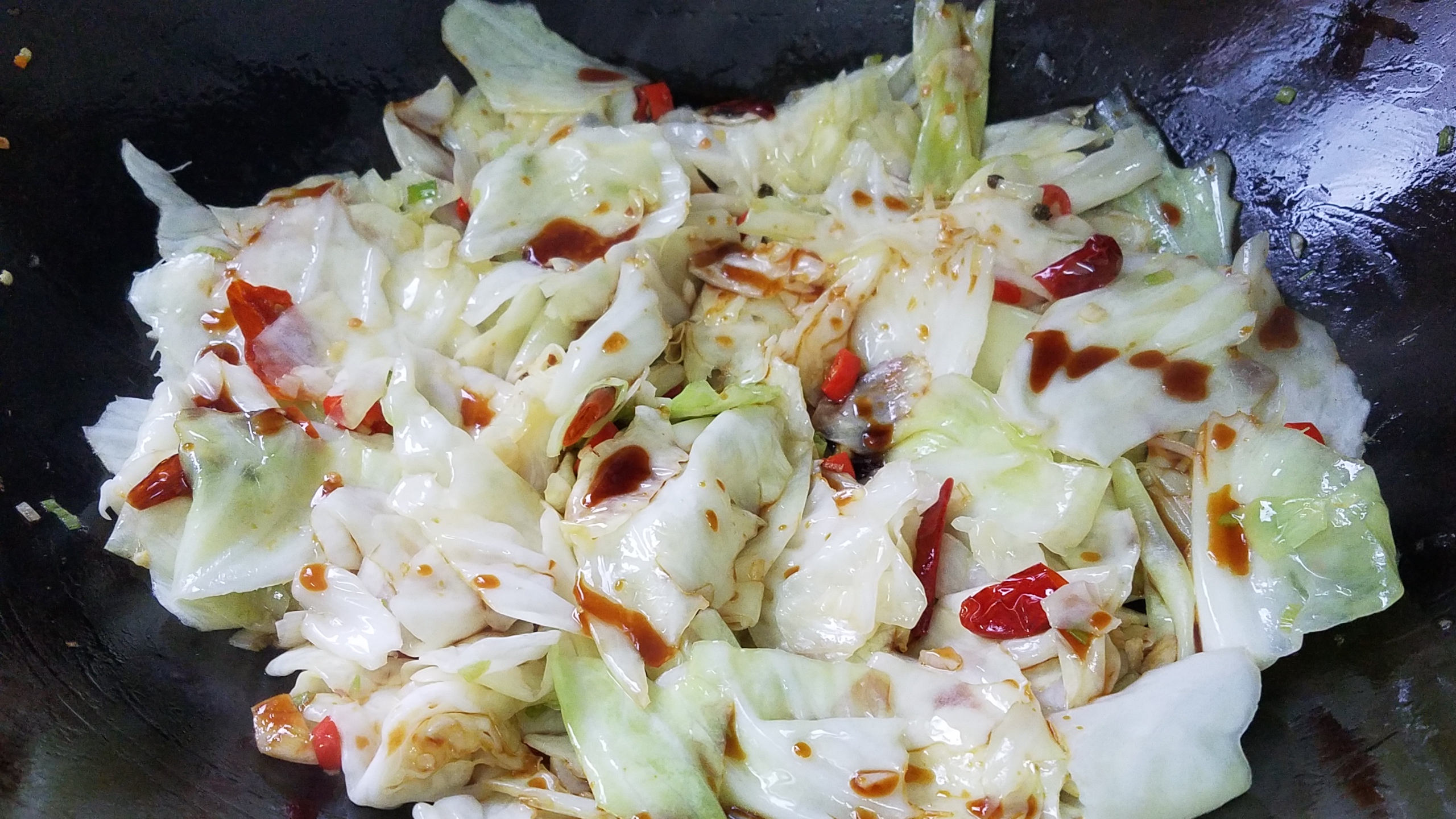 包菜怎样做好吃家常做法,包菜怎么做好吃又简单方便呢