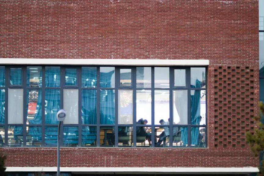 “你在看什么?”“兰大的烟火气”