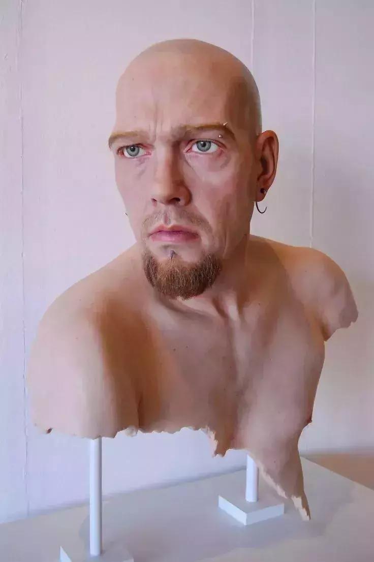 令人难以置信的活雕塑,逼真人脸雕塑视频