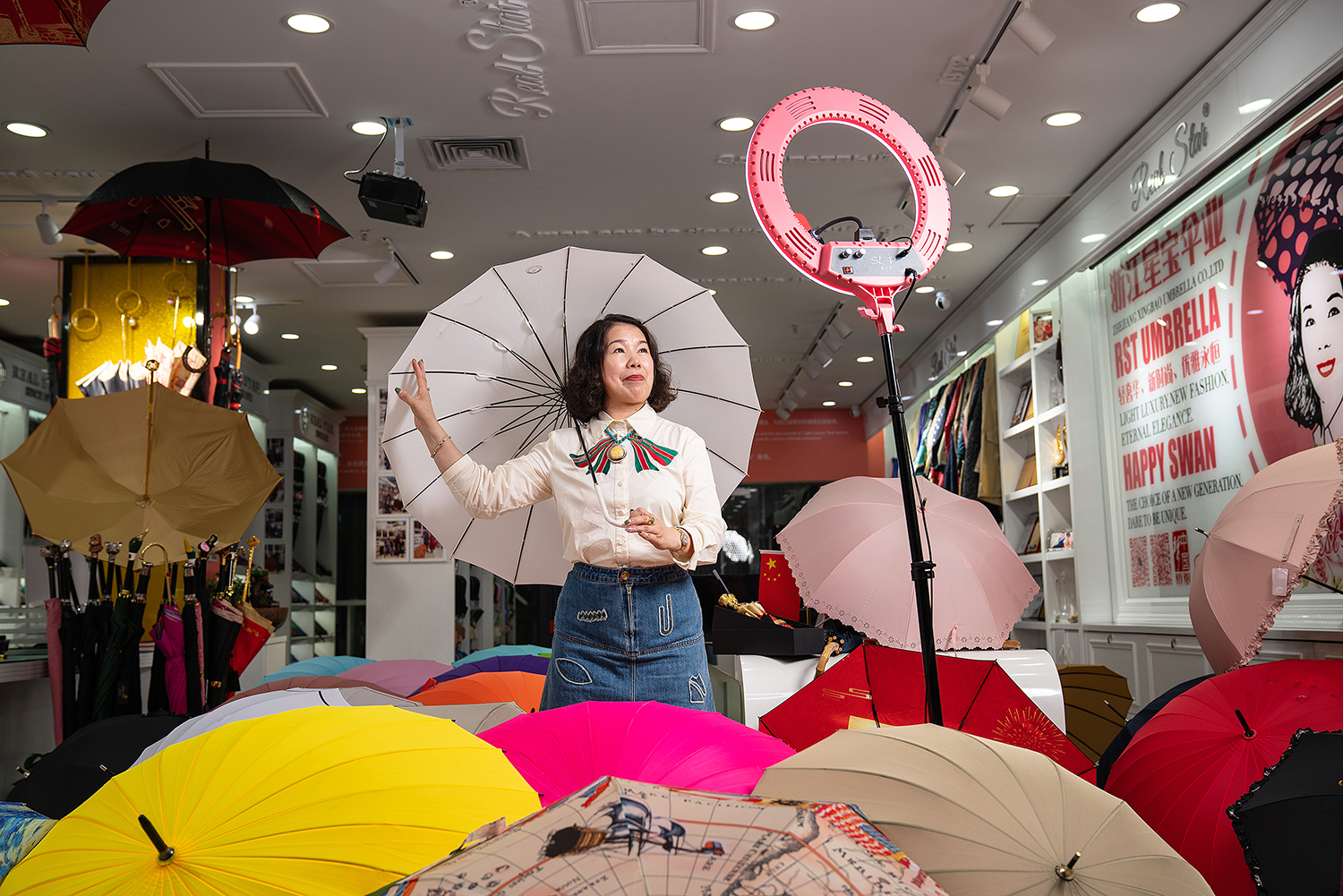 义乌老板娘年流水上千万“不务正业”玩直播