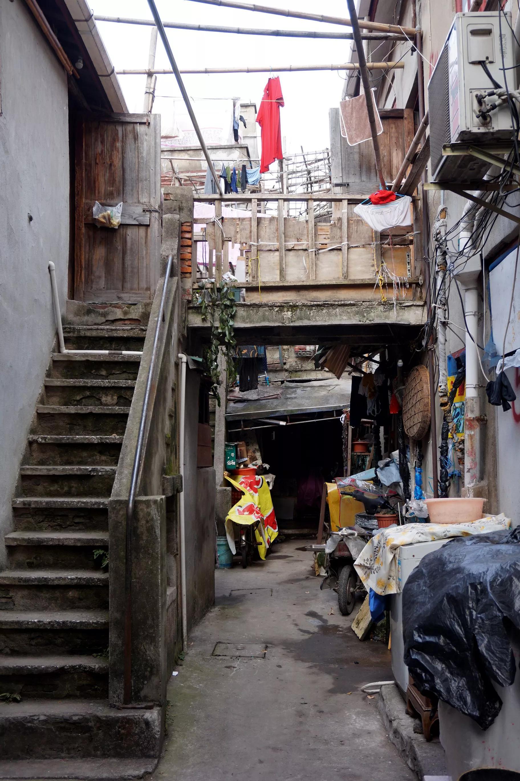 挥挥手不留痕迹,挥挥手不带走一粒尘土