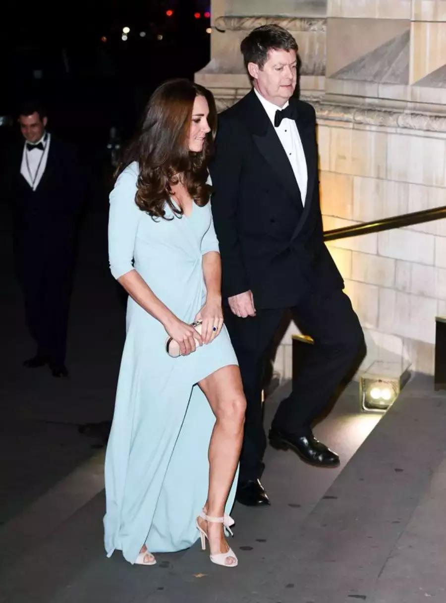 凯特王妃为什么穿这么多品牌,凯特王妃一年的服装费