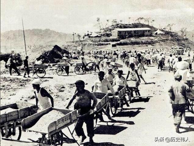 修建十三陵水库时，周恩来参加义务劳动：我作为总理就该多拉几车