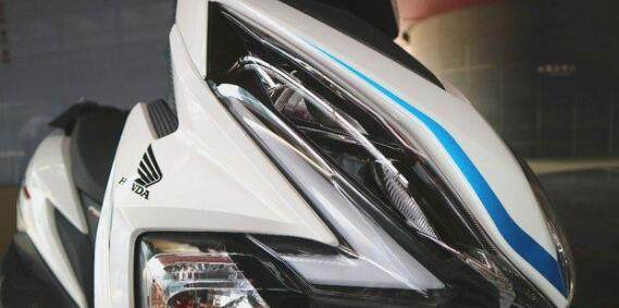 新大洲本田颜值高,新款新大洲本田裂行125踏板摩托车