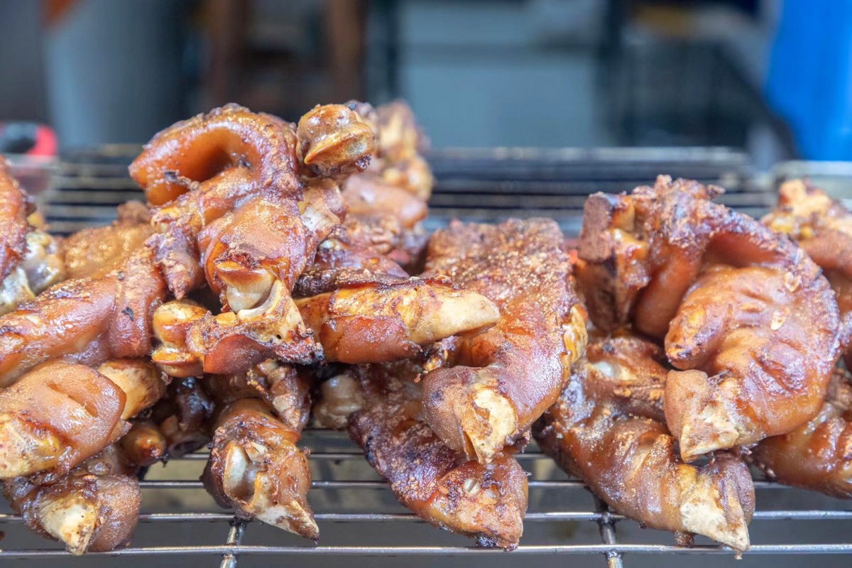 成都特色烤猪蹄哪家好吃,正宗脆皮烤猪蹄