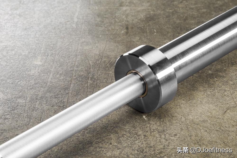 健身开始用器械练还是哑铃杠铃好,健身常见动作除了卧推还有哪种