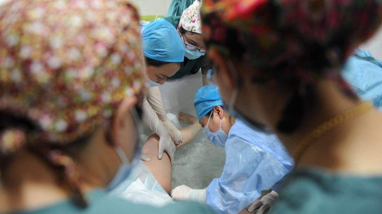 孕妇水中分娩能成功吗,第一胎水中分娩