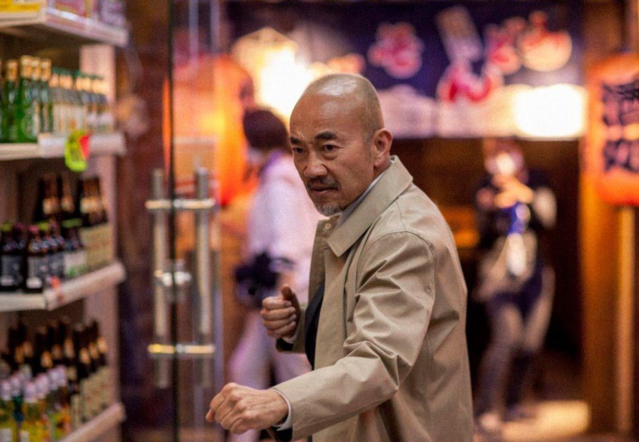 肥龙过江从厕所逃跑片段,肥龙过江是甄子丹吗