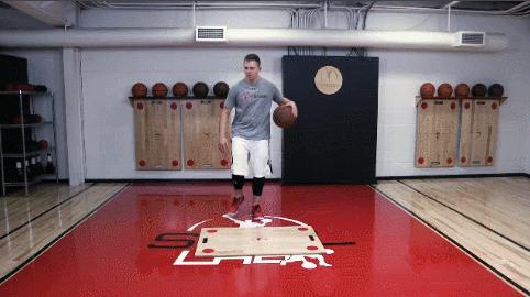 肯巴沃克错失绝杀,肯巴沃克过人招式教学