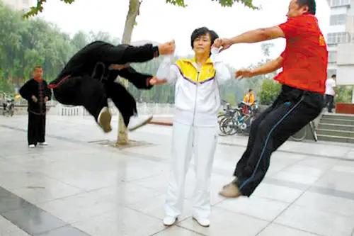 用别人的文化来做好自己的文化,不要用别人的文化来打造自己