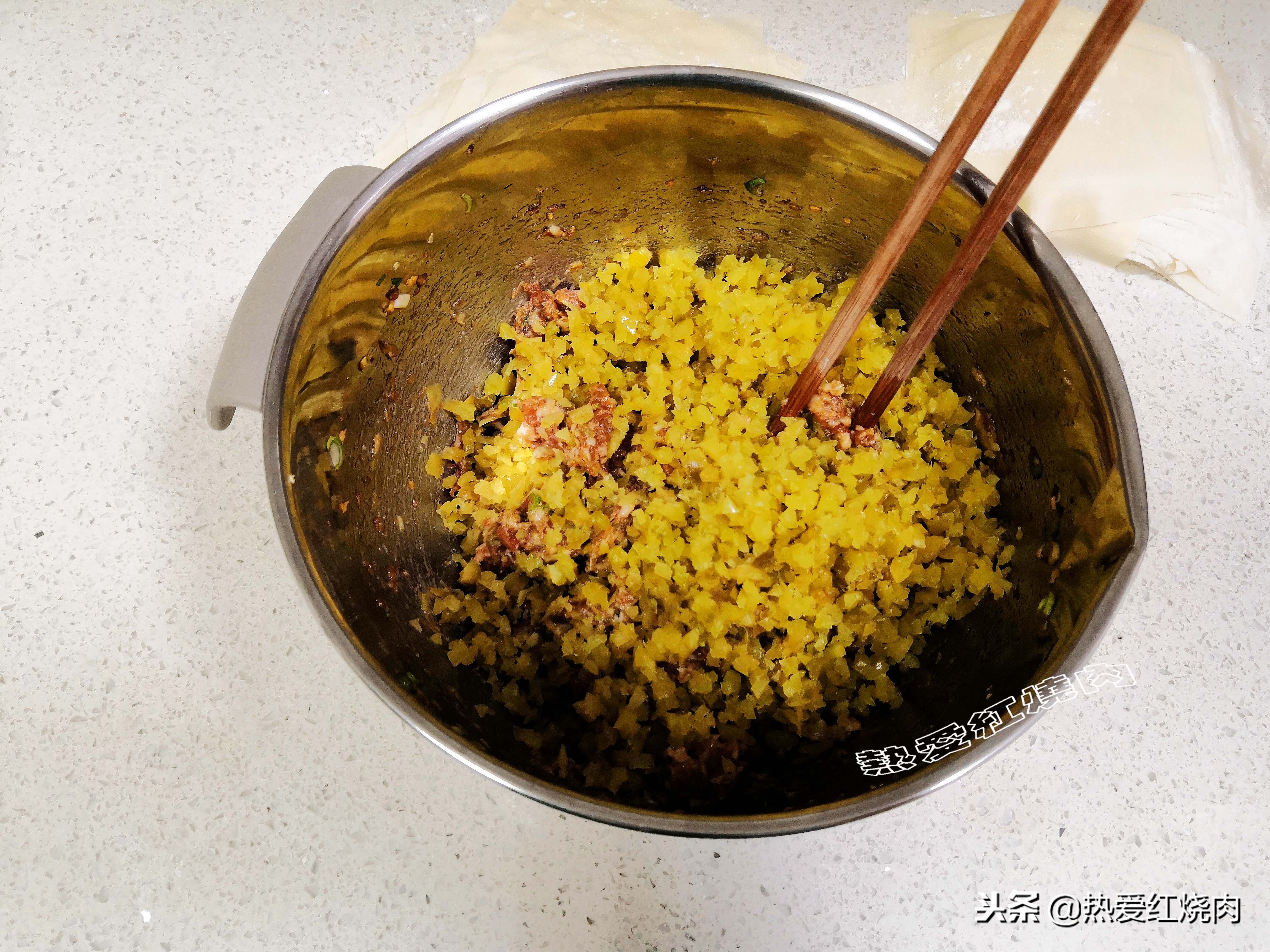 馄饨馅儿怎么做才能最好吃,馄饨店里需要给客人准备什么调料