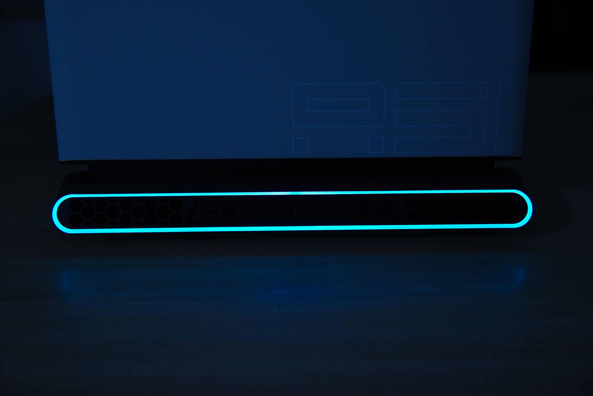 为信仰充值！小三万的外星人Area-51m高端游戏本，贵吗？