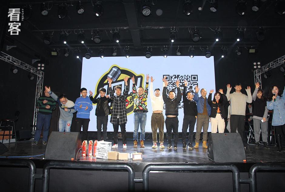 麦克风后面的人：太痛苦的时候，我们不写脱口秀