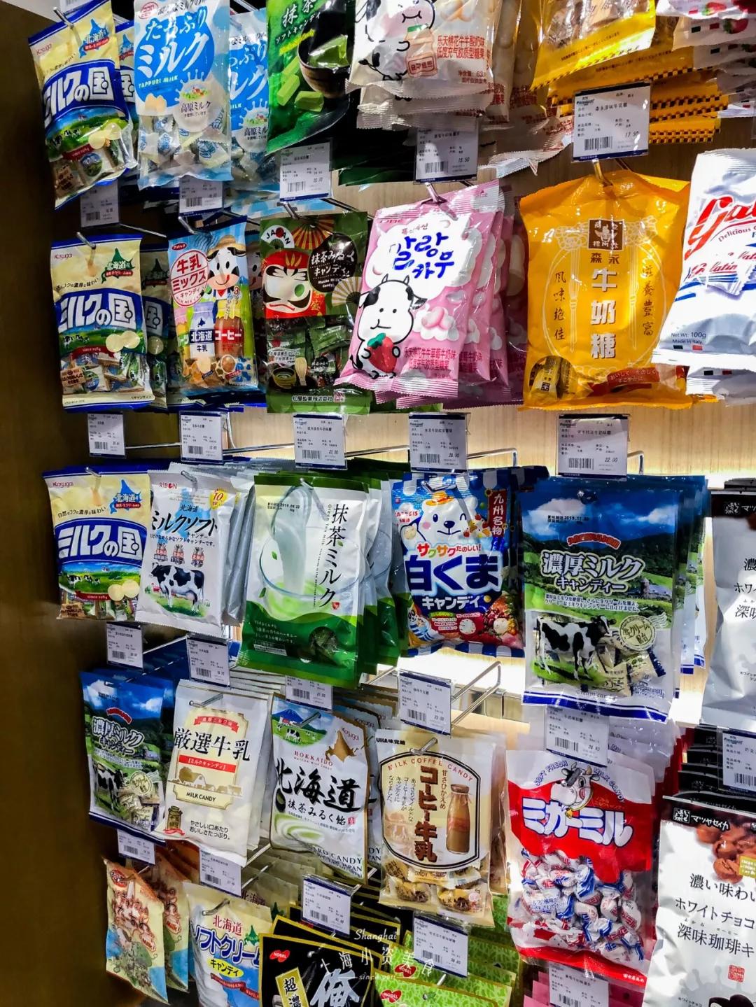 过年去超市囤货,过年没来得及买年货