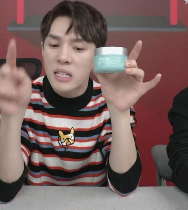 张馨予亲测好用的平价面霜,张馨予晒与鲜花自拍颜值超养眼