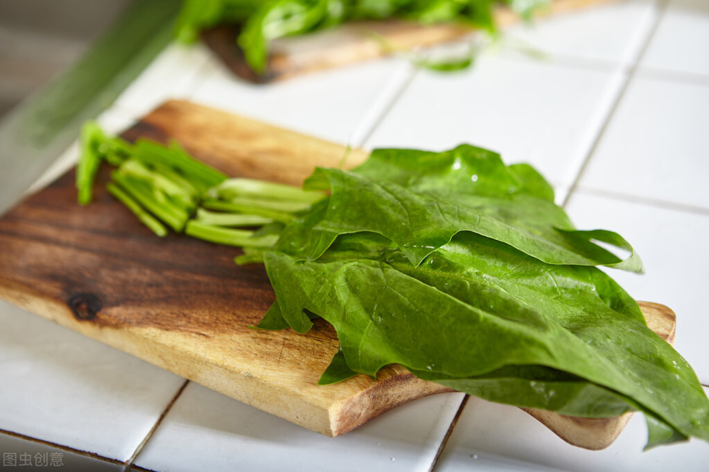 吃绿叶菜的好处,吃绿叶蔬菜对大脑的好处