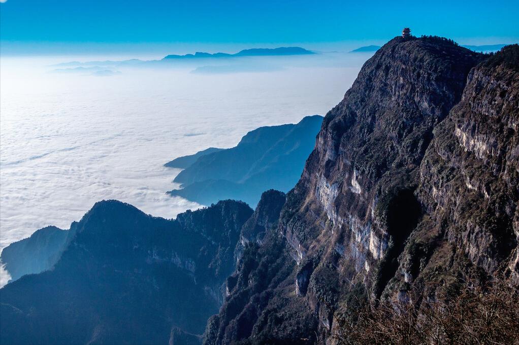峨眉山舍身崖下金银财宝,峨眉舍身崖未解之谜