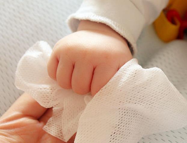 每次排便用湿巾擦屁股好吗,婴幼儿大便后用湿巾擦还是清水洗