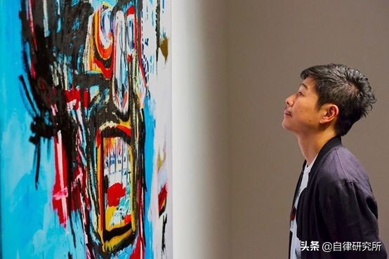 送10亿,征女友包下火箭登月高中毕业的他为何成为日本最潮富一代