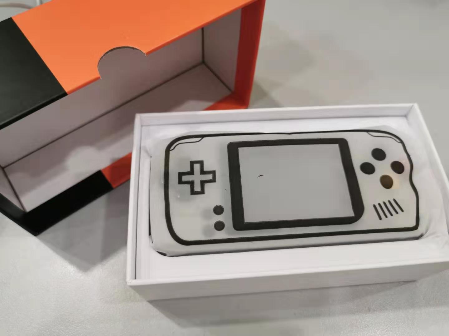 美队和黑寡妇私下玩啥……MIYOO横版迷你怀旧掌机开箱详评