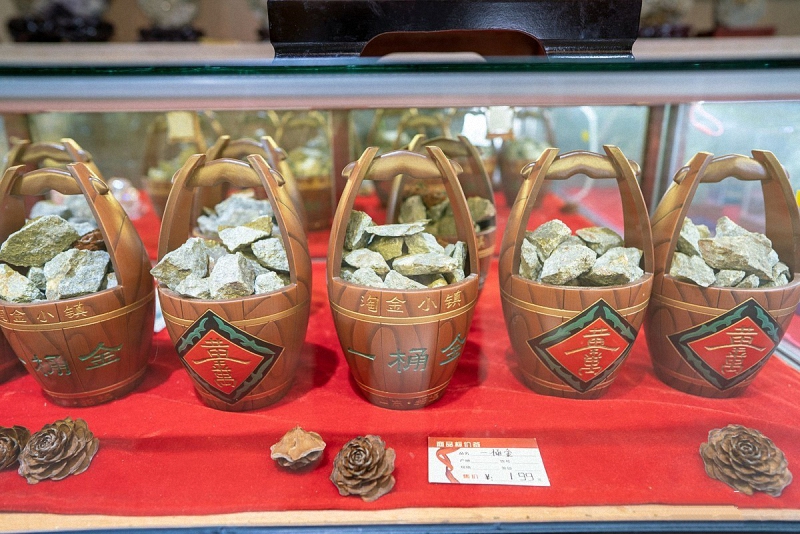 日本在全世界掠夺黄金总共多少,日本当年抢走了多少吨黄金