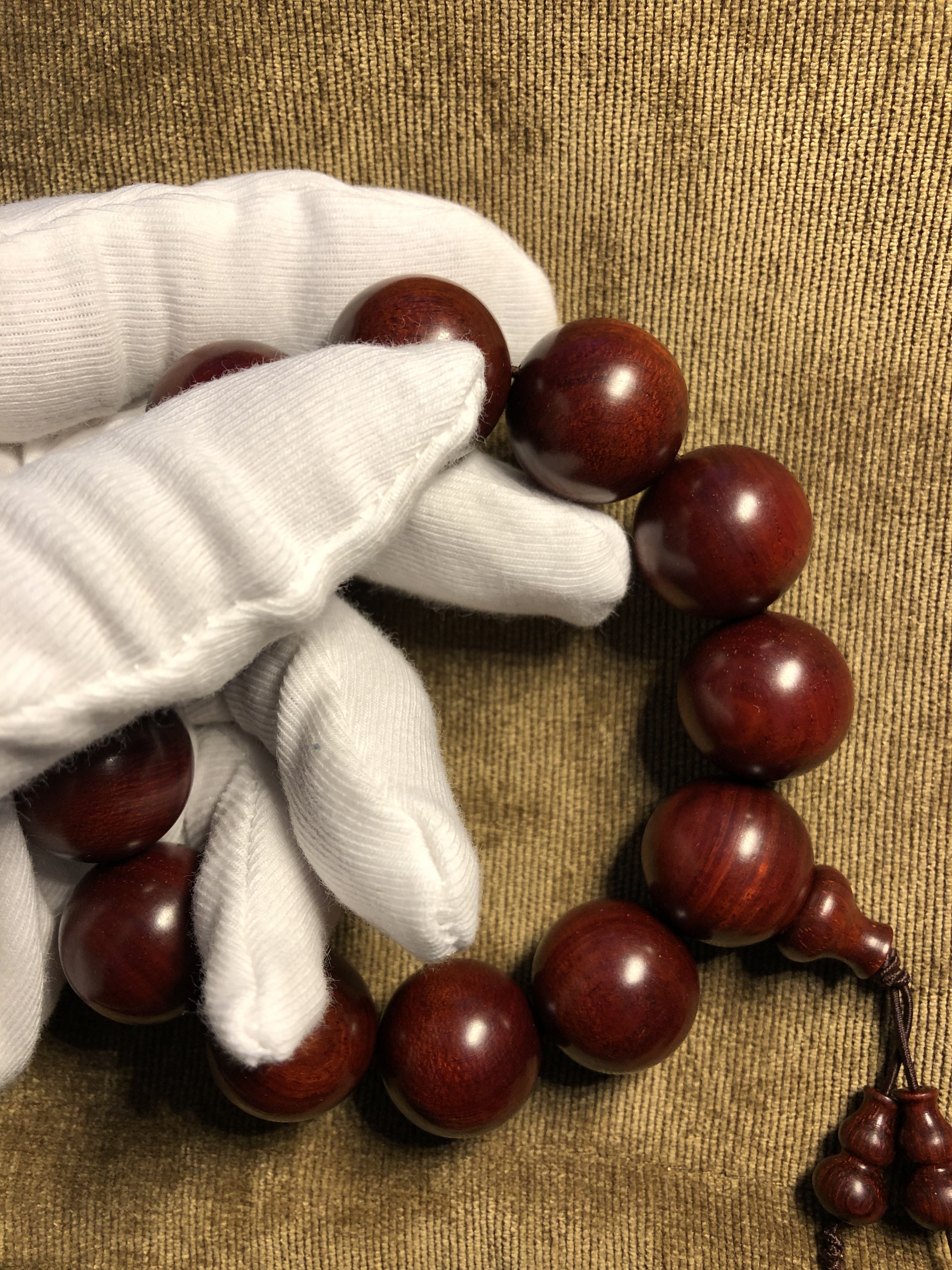 刚做出来的红木手串怎么盘,新做出来的檀香紫檀手串怎么盘