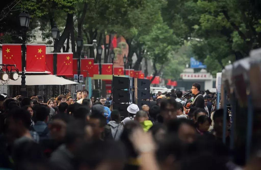 音乐配咖啡,百年老街变身时尚秀场，首届黎黄陂路咖啡音乐节开幕