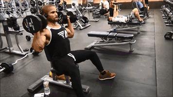 三角肌肩膀训练方法,如何锻炼三角肌让肩膀肌肉凸显