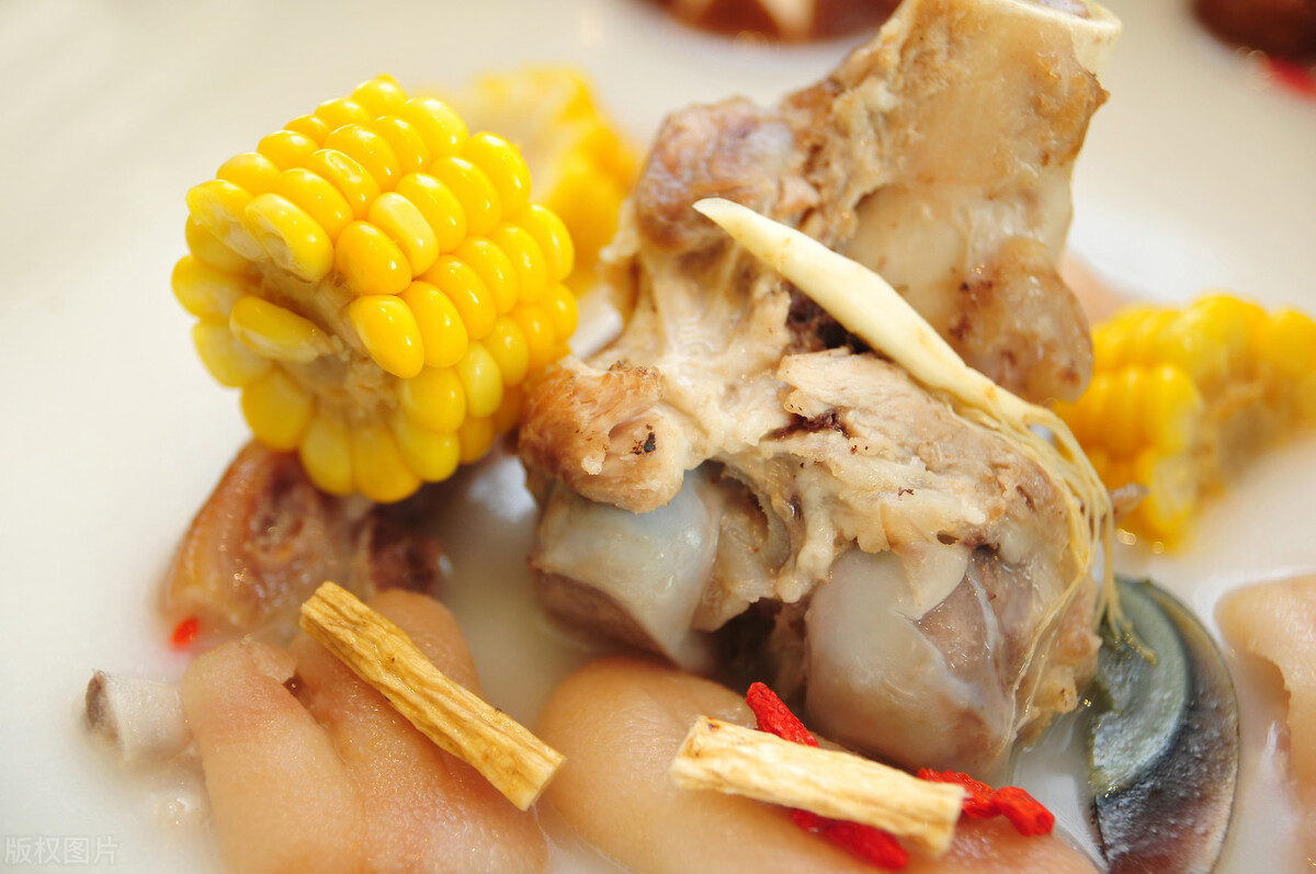 骨头汤对宝宝有没有营养,经常汤泡饭给宝宝吃会怎么样