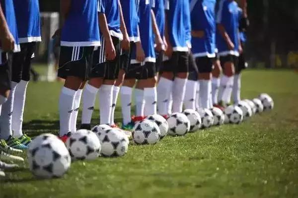 校园足球三年投入200亿,200亿投资校园足球