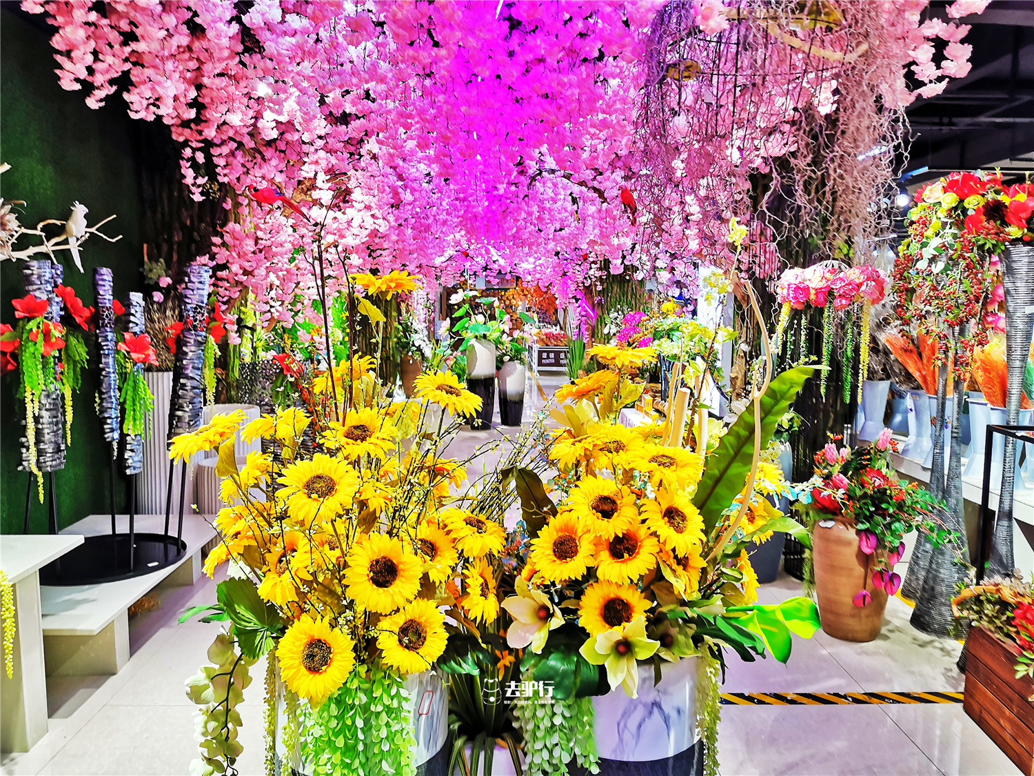 中国最大的鲜花市场，日均交易数百万元，被列为亚洲第一批发市场