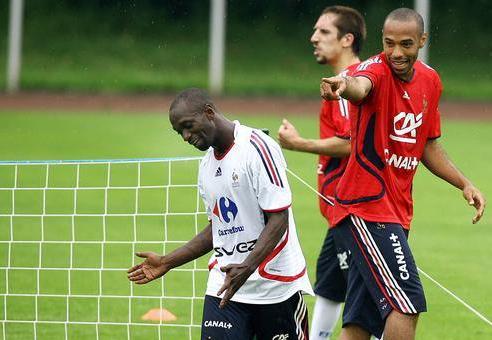 马克莱莱能踢单后腰,马克莱莱踢中前卫