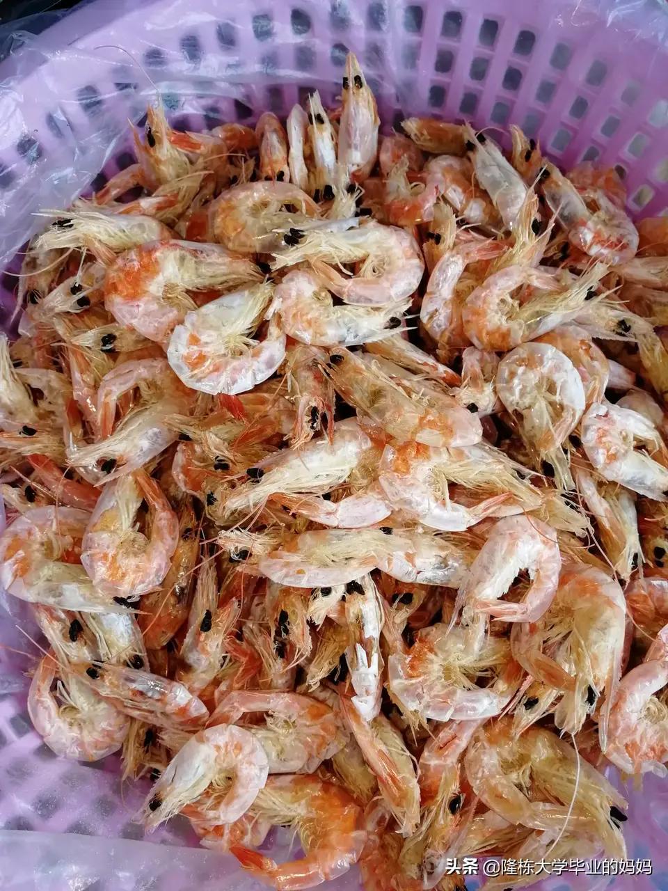 禁海了没有鲜海虾怎么办?瑶柱虾米也能柯出一锅好饭,味更咸香