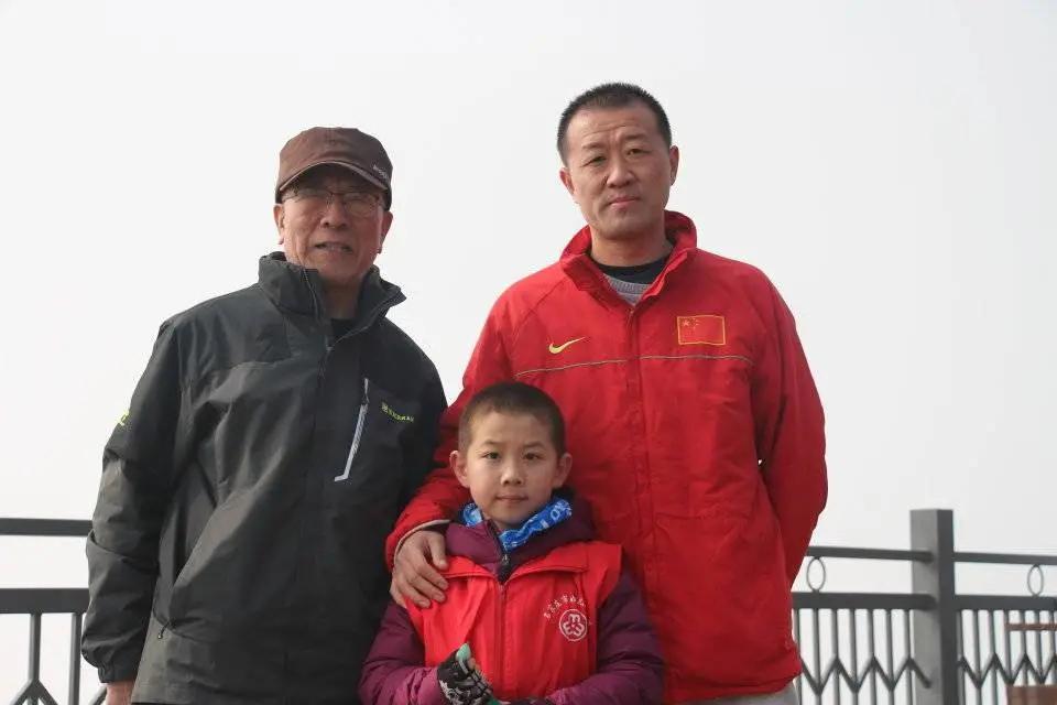 他是峰峰体育界的传奇，他的学生桃李满天下