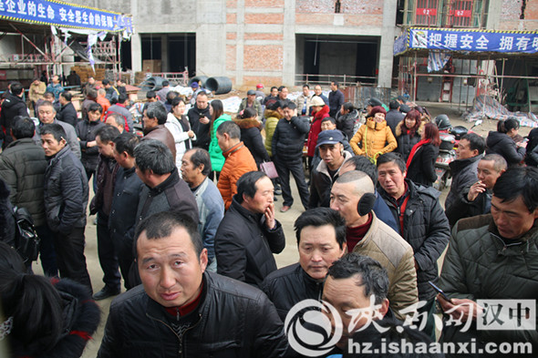 新春之际汉中堂宏广场向农民工集中发放工资900多万元