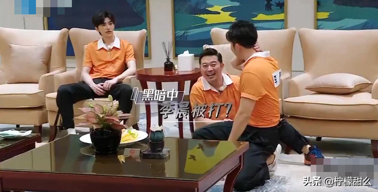 奔跑吧蔡徐坤胜负欲超强,奔跑吧郑恺和蔡徐坤投篮